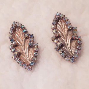 Vintage clip on earrings. Crystal and leaf pattern